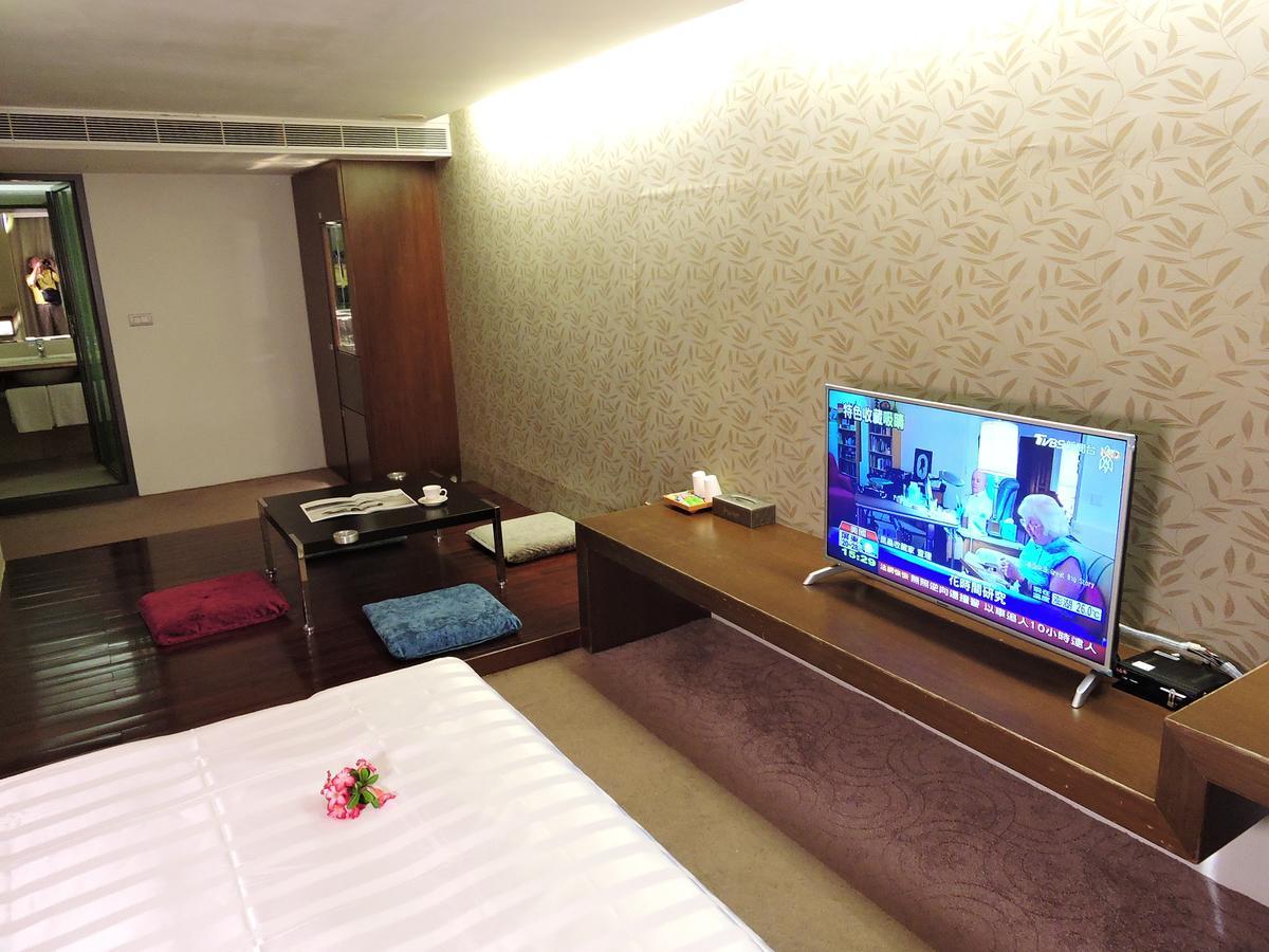 Edinburgh Motel Тайнань Экстерьер фото