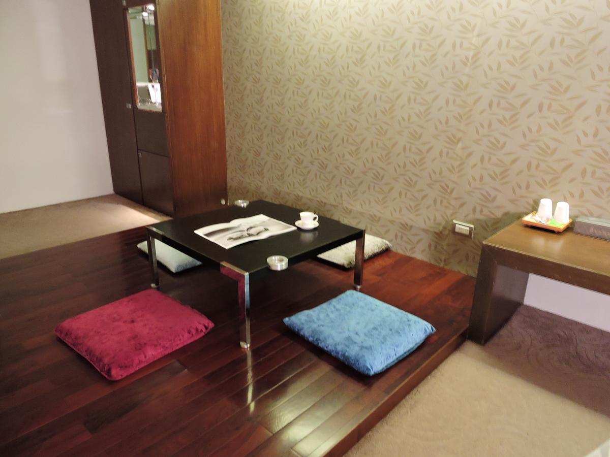 Edinburgh Motel Тайнань Экстерьер фото