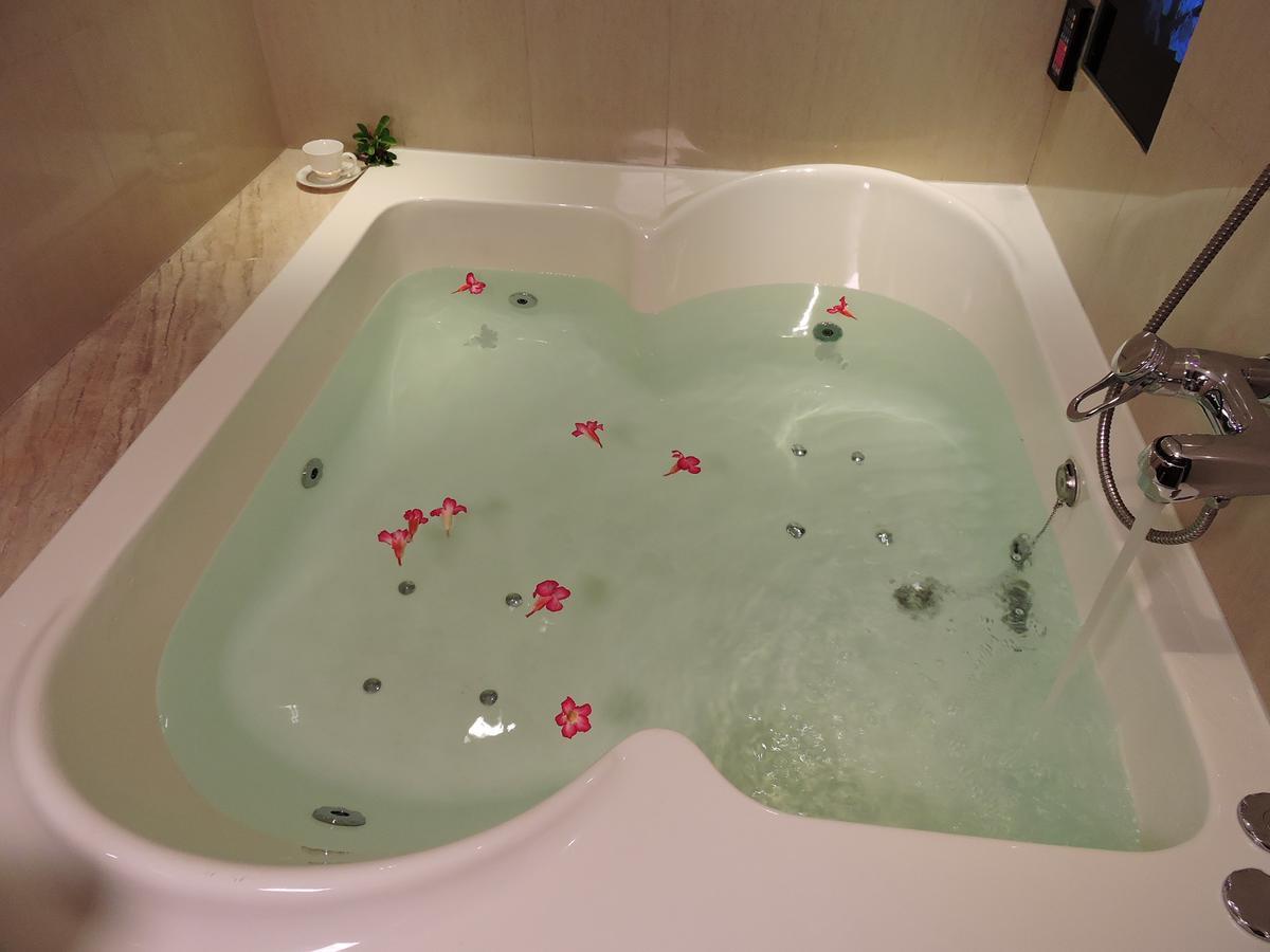 Edinburgh Motel Тайнань Экстерьер фото