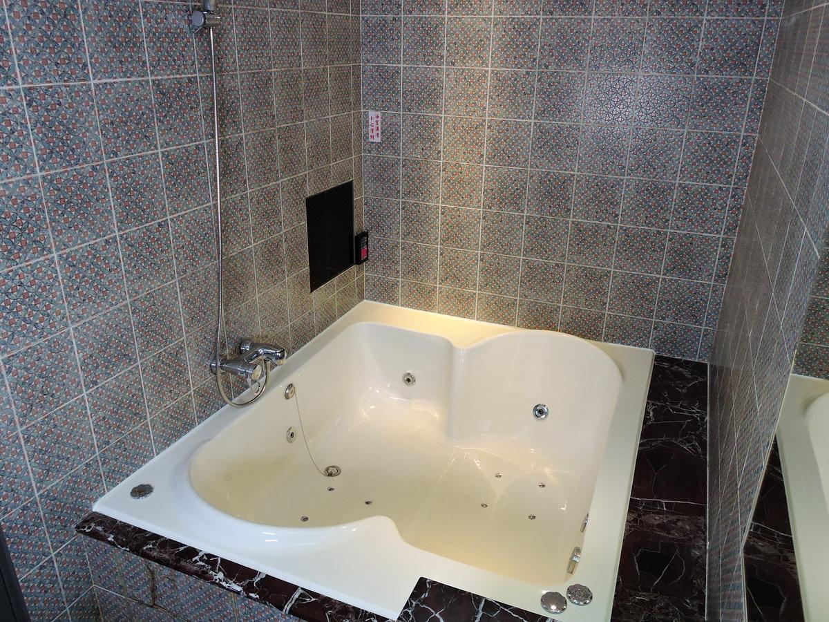 Edinburgh Motel Тайнань Экстерьер фото