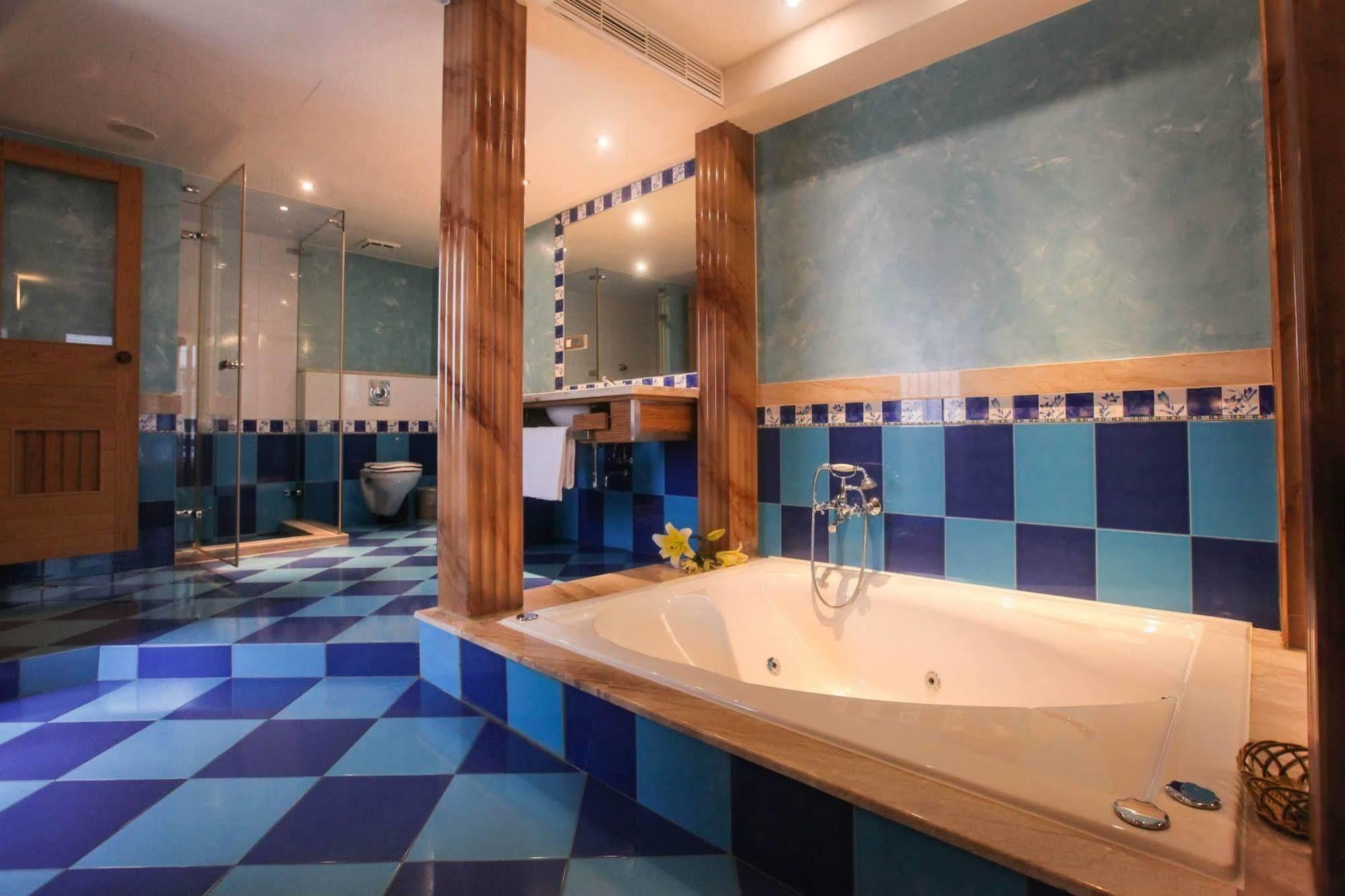 Edinburgh Motel Тайнань Экстерьер фото