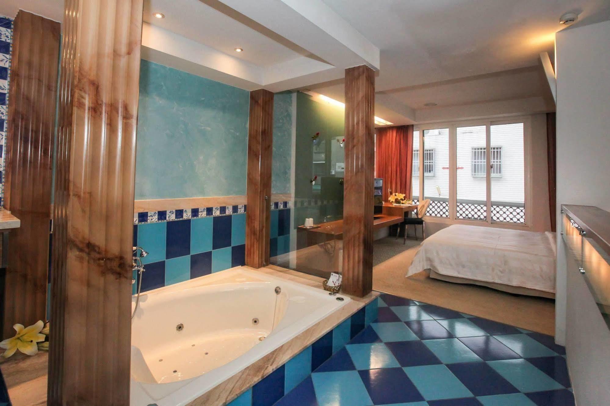 Edinburgh Motel Тайнань Экстерьер фото
