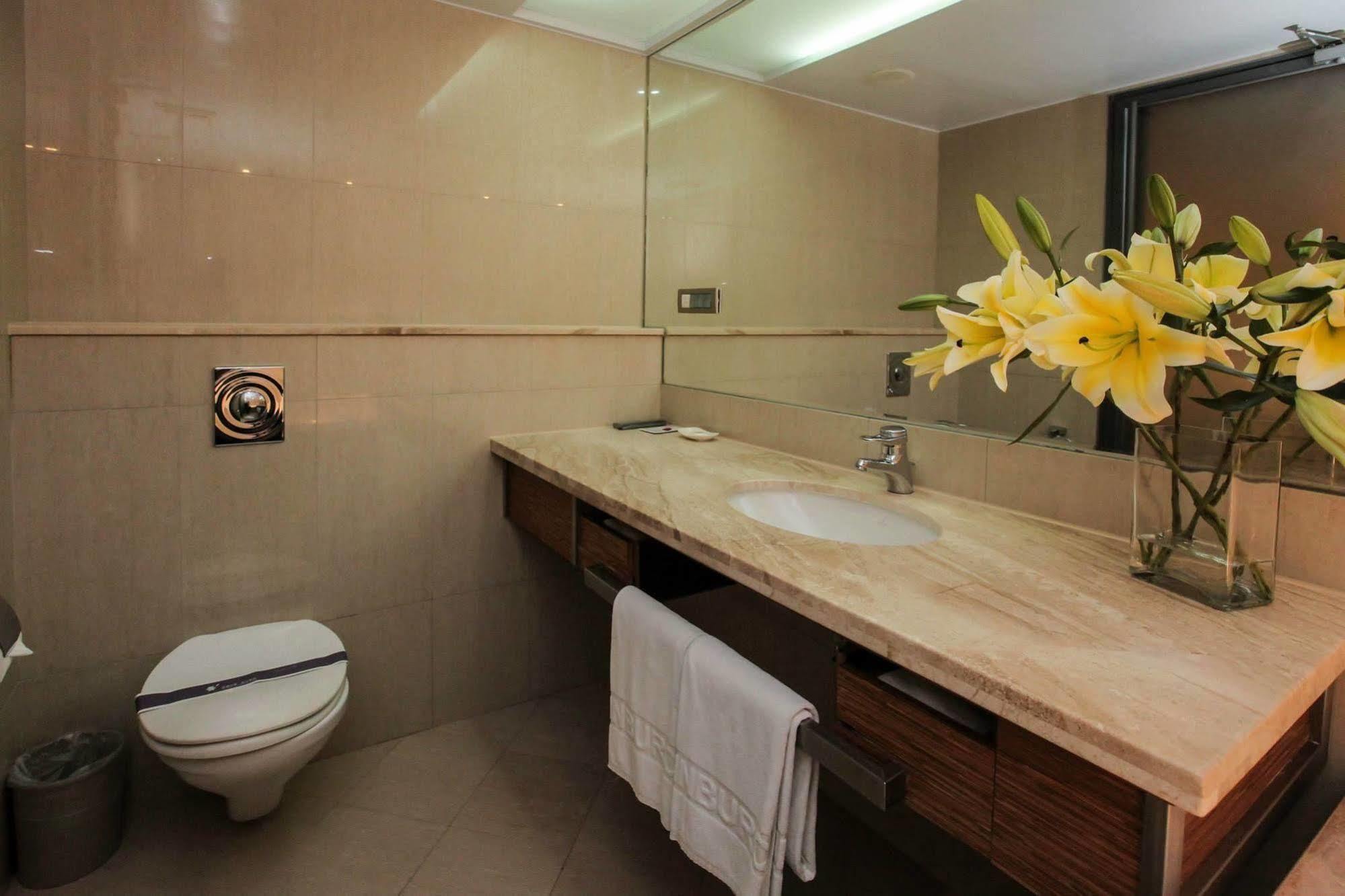 Edinburgh Motel Тайнань Экстерьер фото